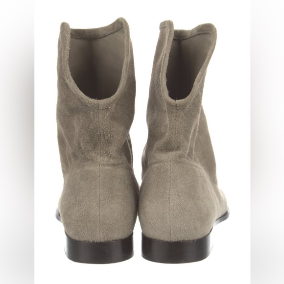 Jimmy Choo Suede Western Boots
Women's Suede Ankle Boots - Taupe size 6.5 - Picture 3 of 4